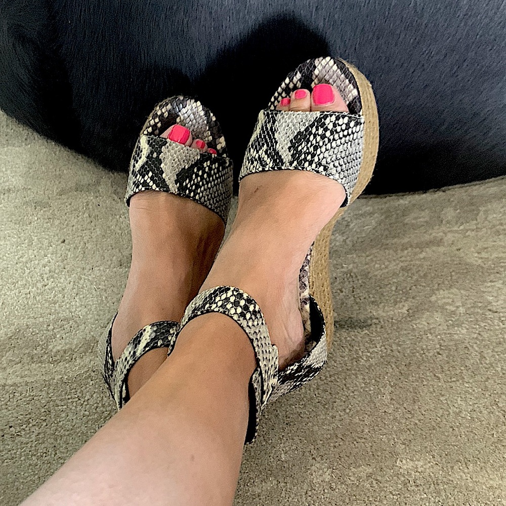 New Via Spiga Platform Sandals
